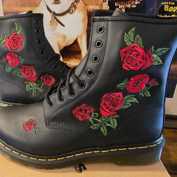 DR MARTENS 1460 VONDA Floral Leather Boots 24722001 BLACK Men's Size 10 NEW - Picture 1 of 15